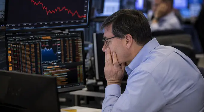 UK equities hover at three-week lows as investors assess global risks